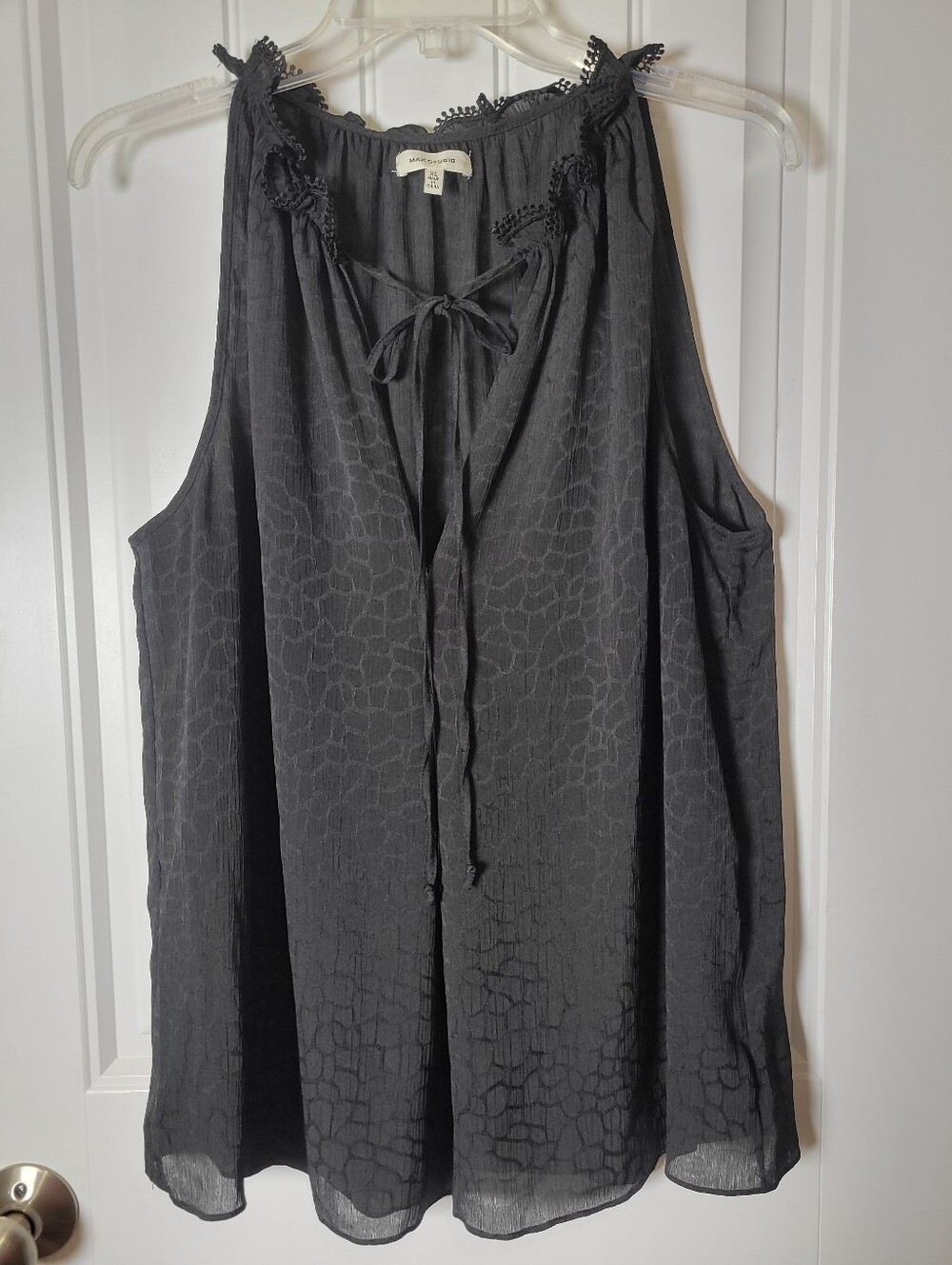 Max Studio Sleeveless Black Textured Tie-Neck Women's Top. Size XL